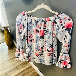 NWOT Beautiful Off The Shoulder Floral Blouse / Size Large